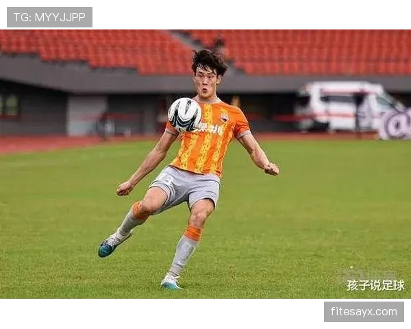 《足球自由市场掀热潮,潜力新星纷纷寻求转会良机》 《足球自由市场掀热潮,潜力新星纷纷寻求转会良机》