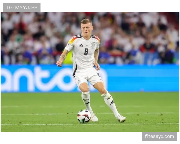 B费与克罗斯传球风格及组织角色对比分析